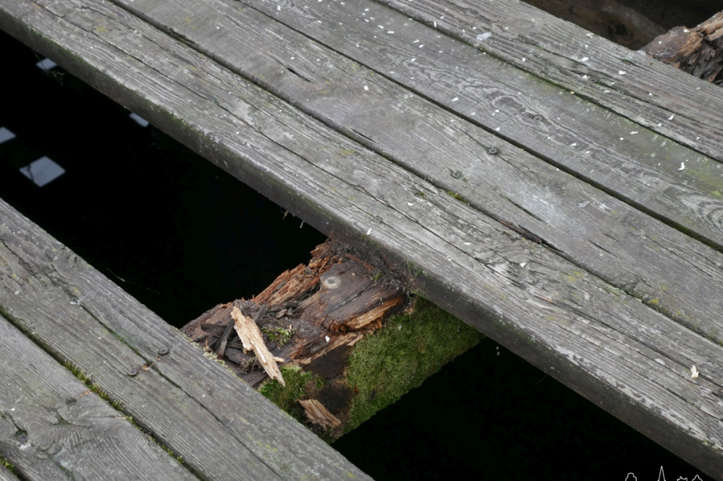 Pomost przy wyciągu w coraz gorszym stanie