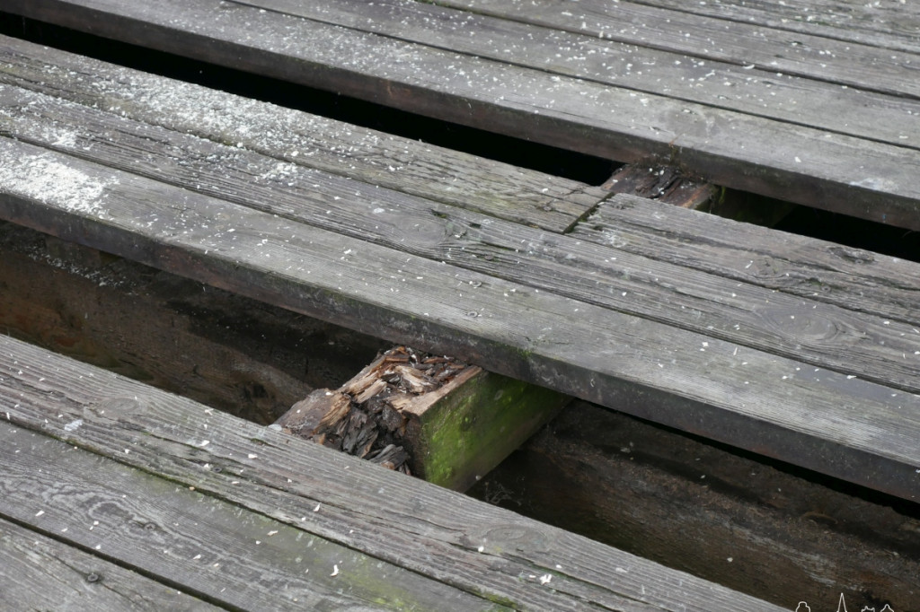 Pomost przy wyciągu w coraz gorszym stanie