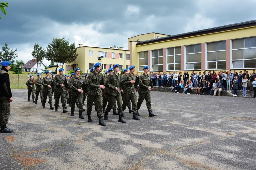 Kariera zawodowa zaczyna się w Zespole Szkół Nr 7 w Białym Borze