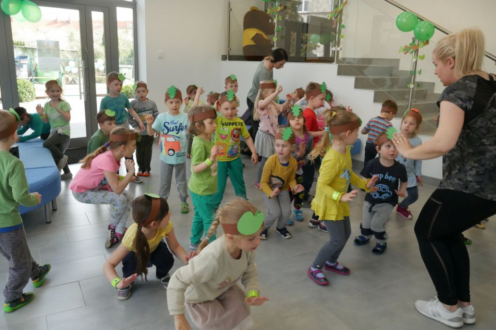 Dzieci z przedszkola Miś posadziły drzewka