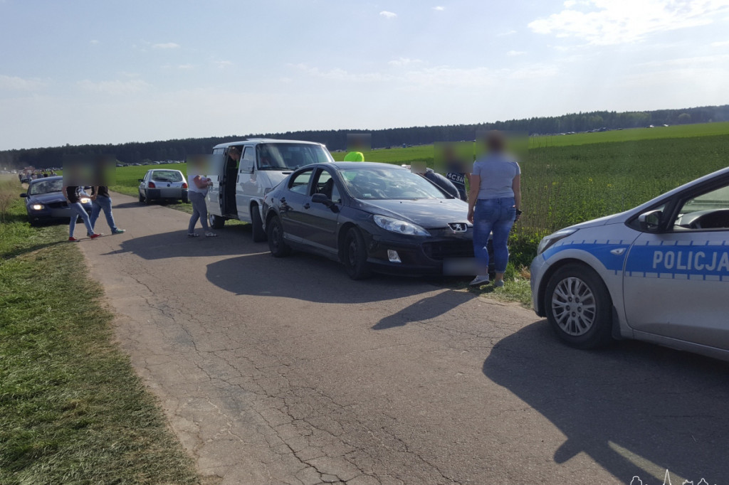 Wypadek na drodze prowadzącej na lotnisko Wilcze Laski