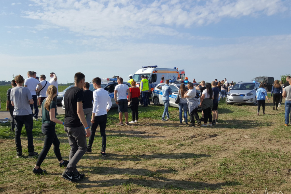 Wypadek na drodze prowadzącej na lotnisko Wilcze Laski