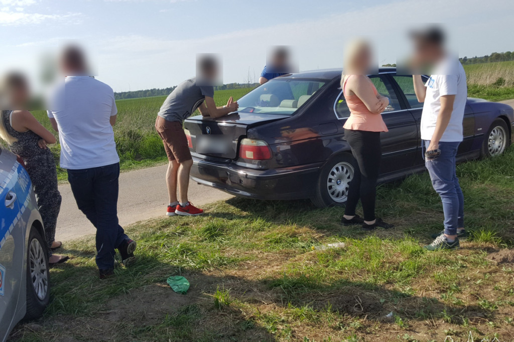 Wypadek na drodze prowadzącej na lotnisko Wilcze Laski