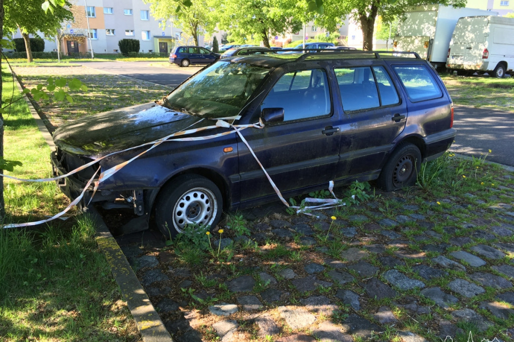 SZCZECINEK. Wraki na parkingach