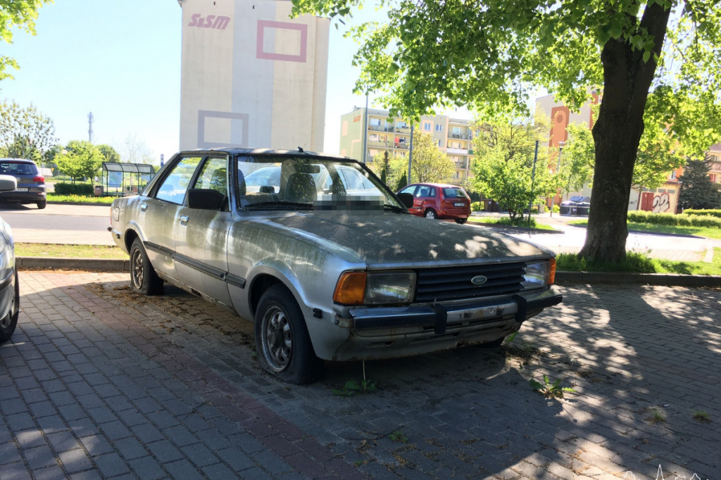 SZCZECINEK. Wraki na parkingach