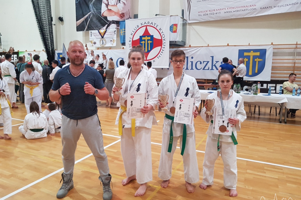 Trzech zawodników, trzy medale. Udany start szczecineckich karateków