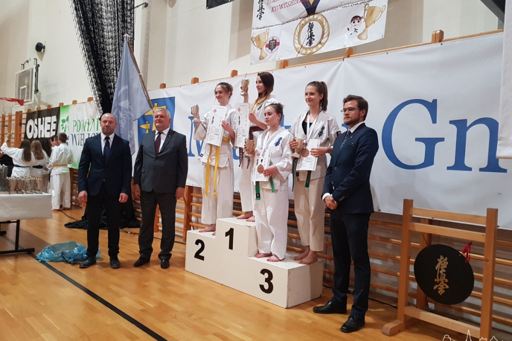 Trzech zawodników, trzy medale. Udany start szczecineckich karateków