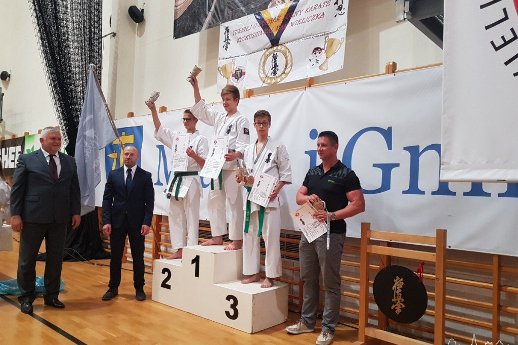 Trzech zawodników, trzy medale. Udany start szczecineckich karateków