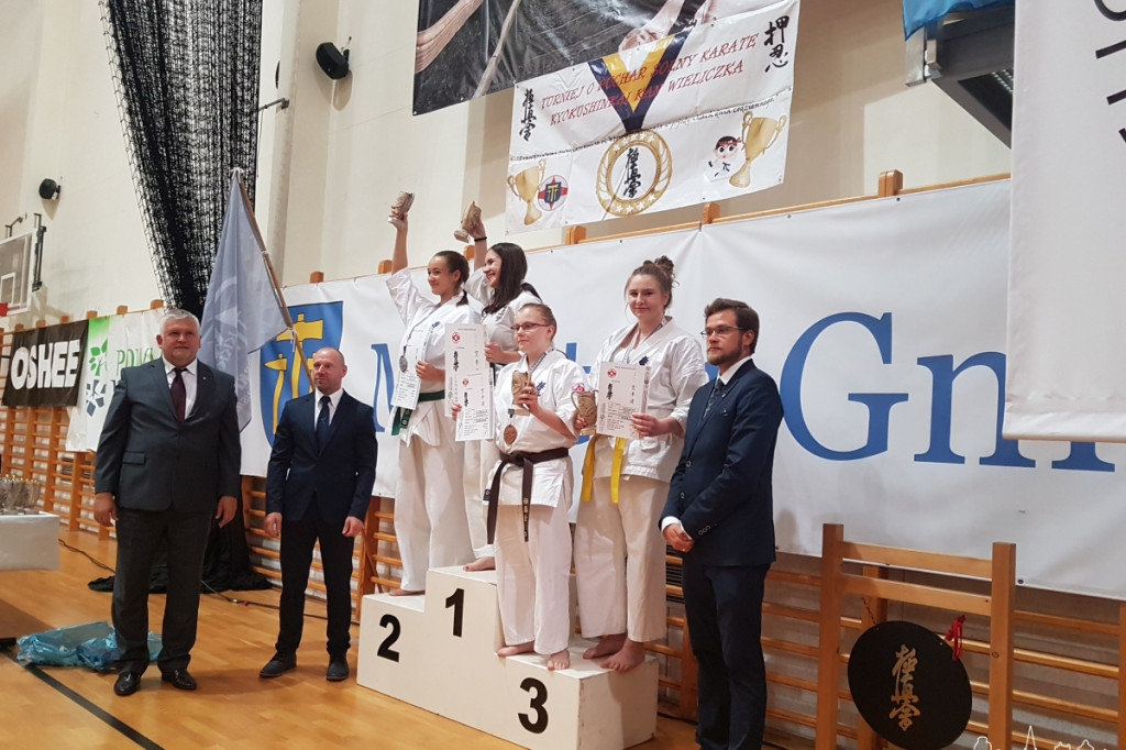 Trzech zawodników, trzy medale. Udany start szczecineckich karateków