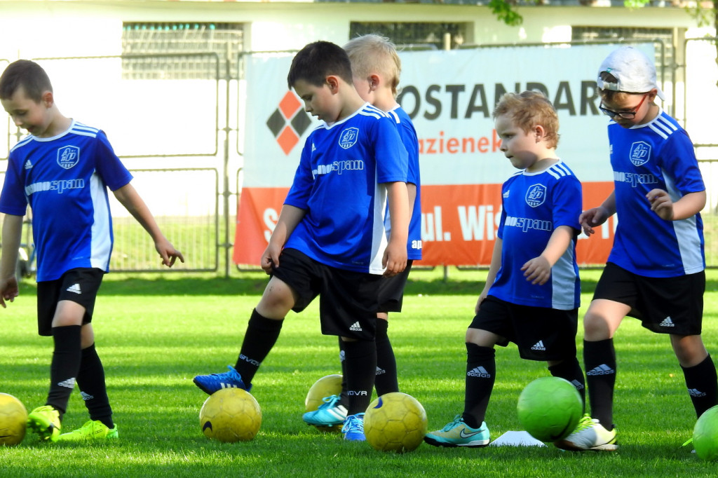 Kronospan Szczecinek Sp. z o.o. znów wspiera najmłodszych piłkarzy!