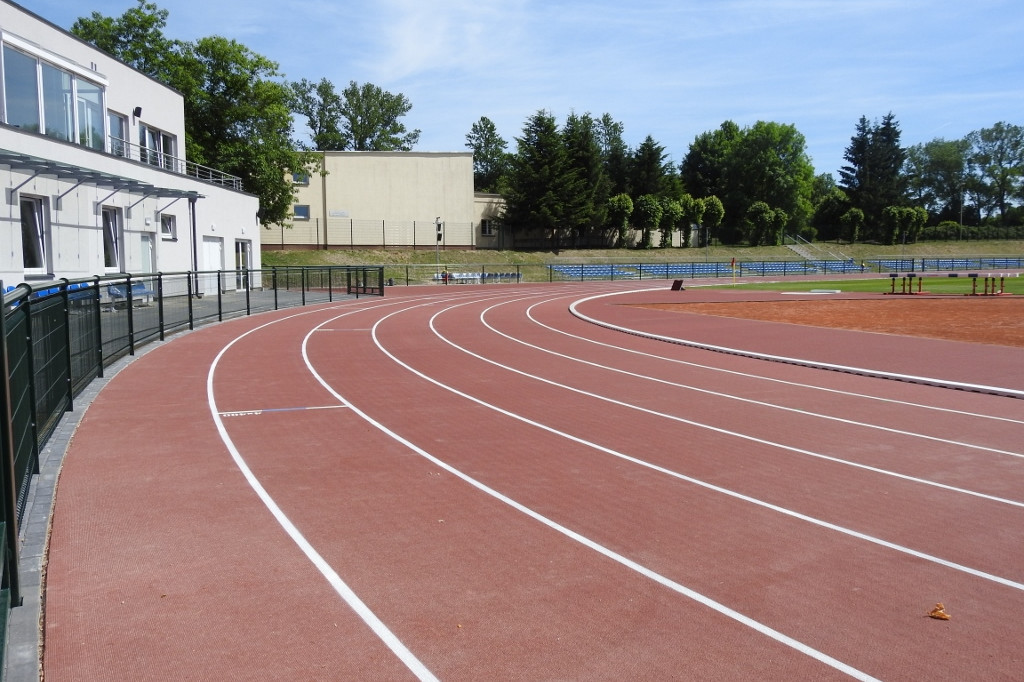 Stadion na Świątkach ze świadectwem Polskiego Związku Lekkiej Atletyki