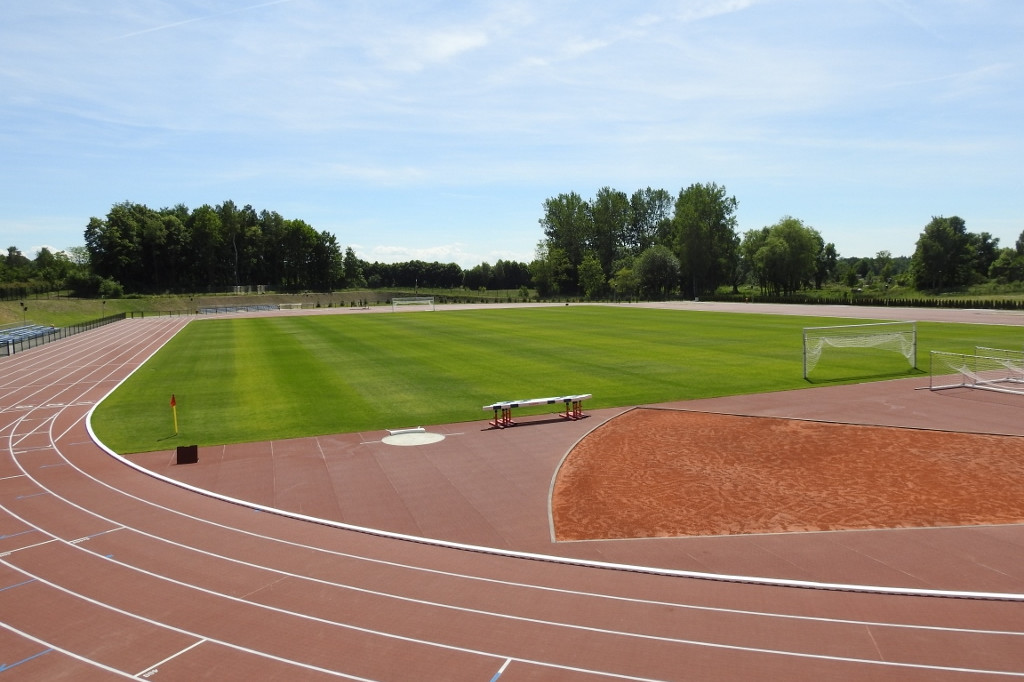 Stadion na Świątkach ze świadectwem Polskiego Związku Lekkiej Atletyki