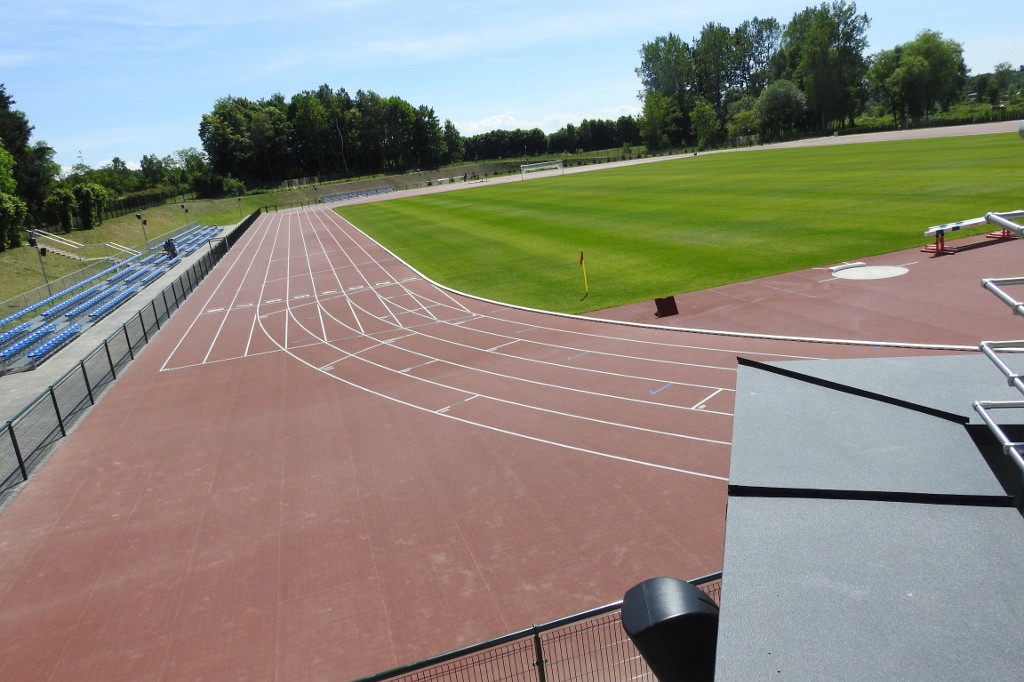 Stadion na Świątkach ze świadectwem Polskiego Związku Lekkiej Atletyki