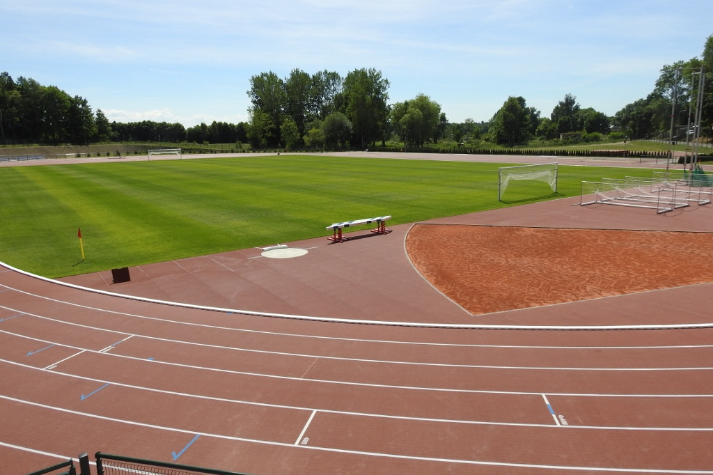 Stadion na Świątkach ze świadectwem Polskiego Związku Lekkiej Atletyki