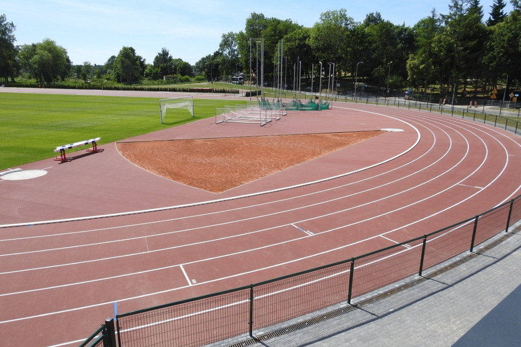 Stadion na Świątkach ze świadectwem Polskiego Związku Lekkiej Atletyki