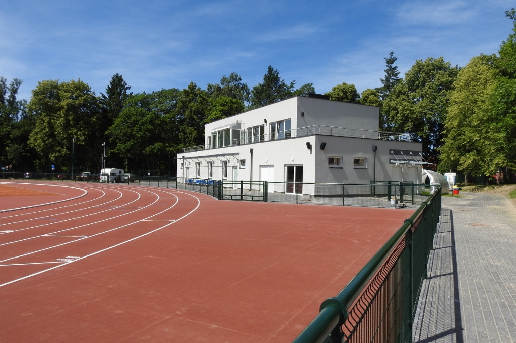 Stadion na Świątkach ze świadectwem Polskiego Związku Lekkiej Atletyki