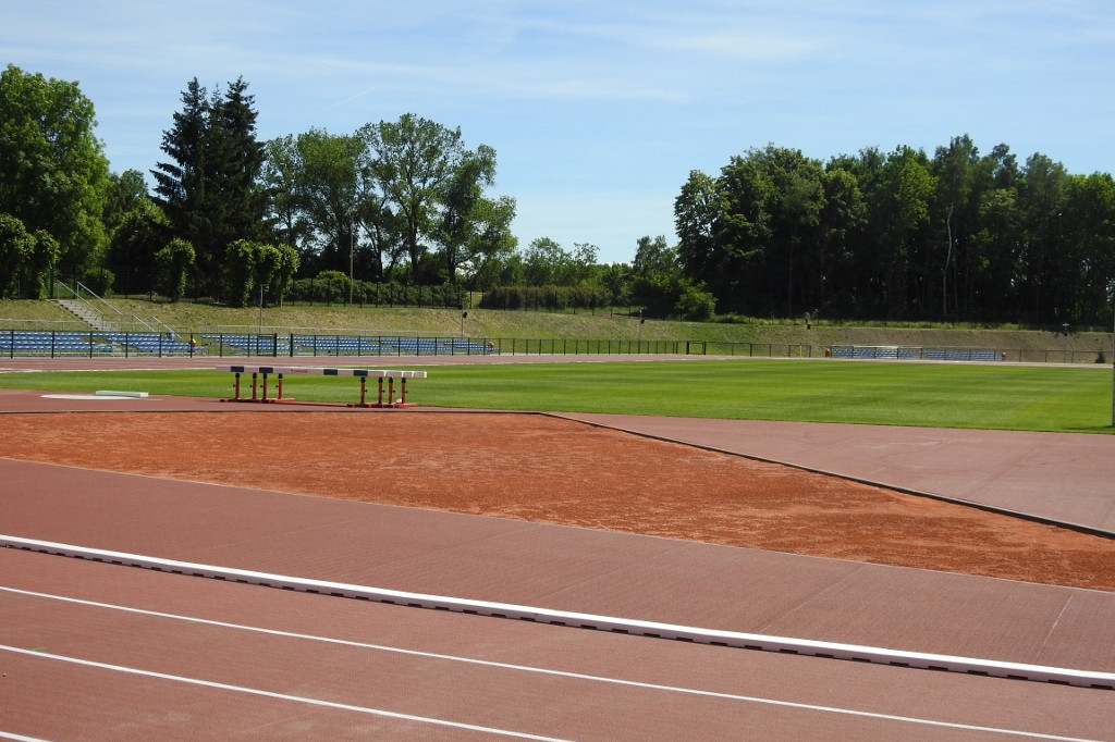 Stadion na Świątkach ze świadectwem Polskiego Związku Lekkiej Atletyki