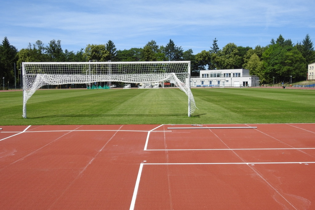 Stadion na Świątkach ze świadectwem Polskiego Związku Lekkiej Atletyki