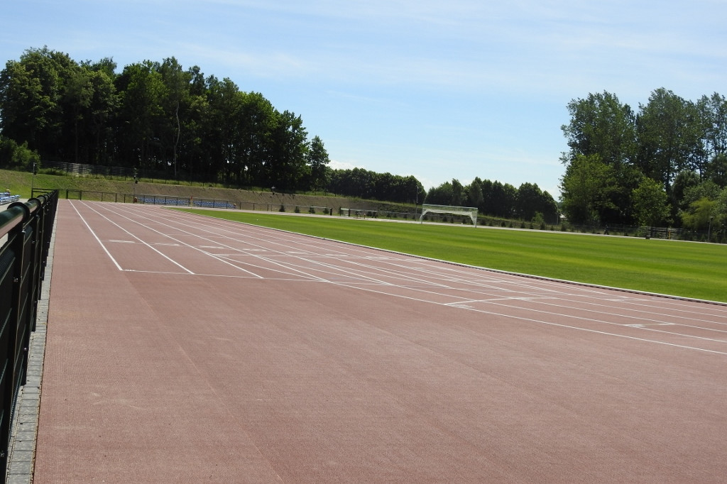 Stadion na Świątkach ze świadectwem Polskiego Związku Lekkiej Atletyki