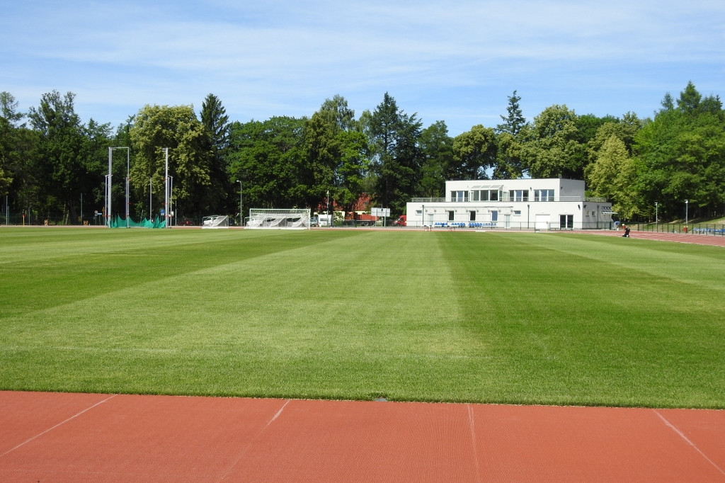 Stadion na Świątkach ze świadectwem Polskiego Związku Lekkiej Atletyki