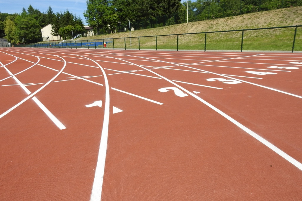 Stadion na Świątkach ze świadectwem Polskiego Związku Lekkiej Atletyki
