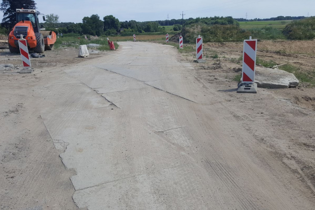 Niebezpieczne objazdy. Pręty rozrywają opony w samochodach