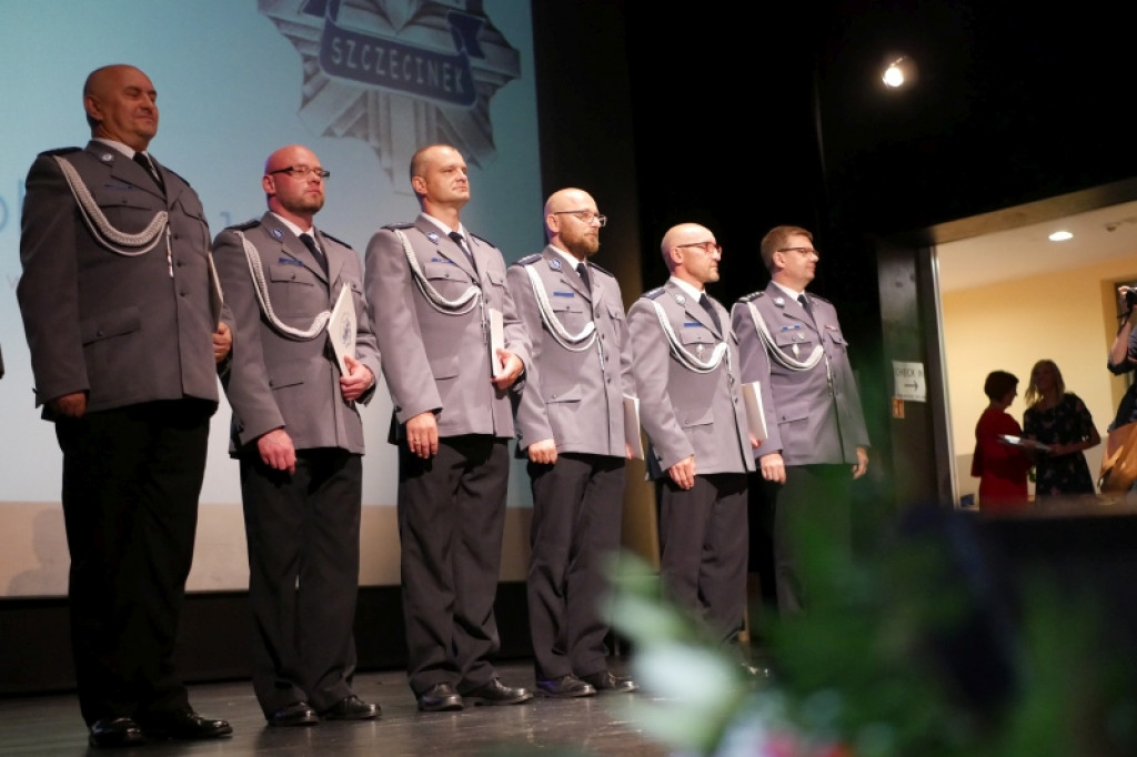 Święto Policji. Wyróżnienia, awanse, podziękowania [WIDEO, FOTO]