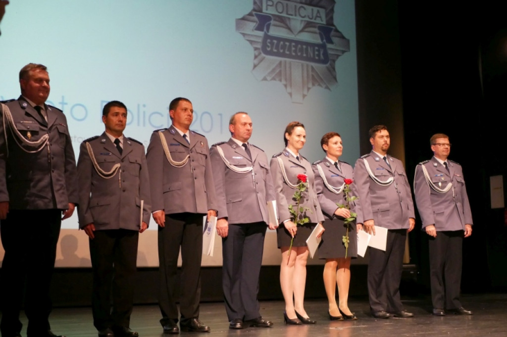 Święto Policji. Wyróżnienia, awanse, podziękowania [WIDEO, FOTO]