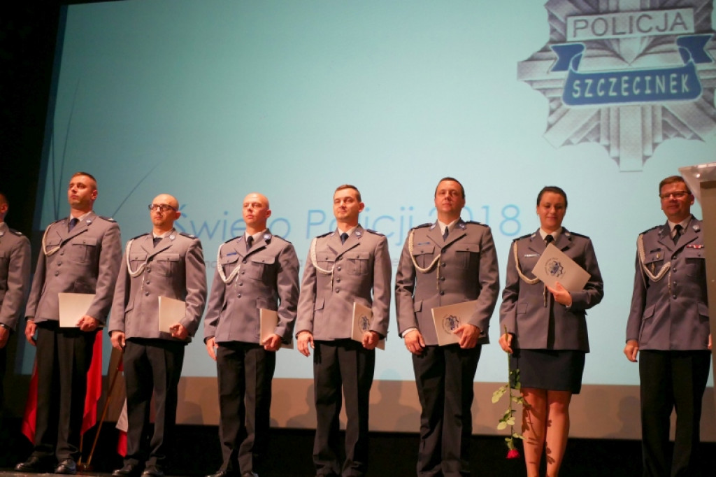 Święto Policji. Wyróżnienia, awanse, podziękowania [WIDEO, FOTO]