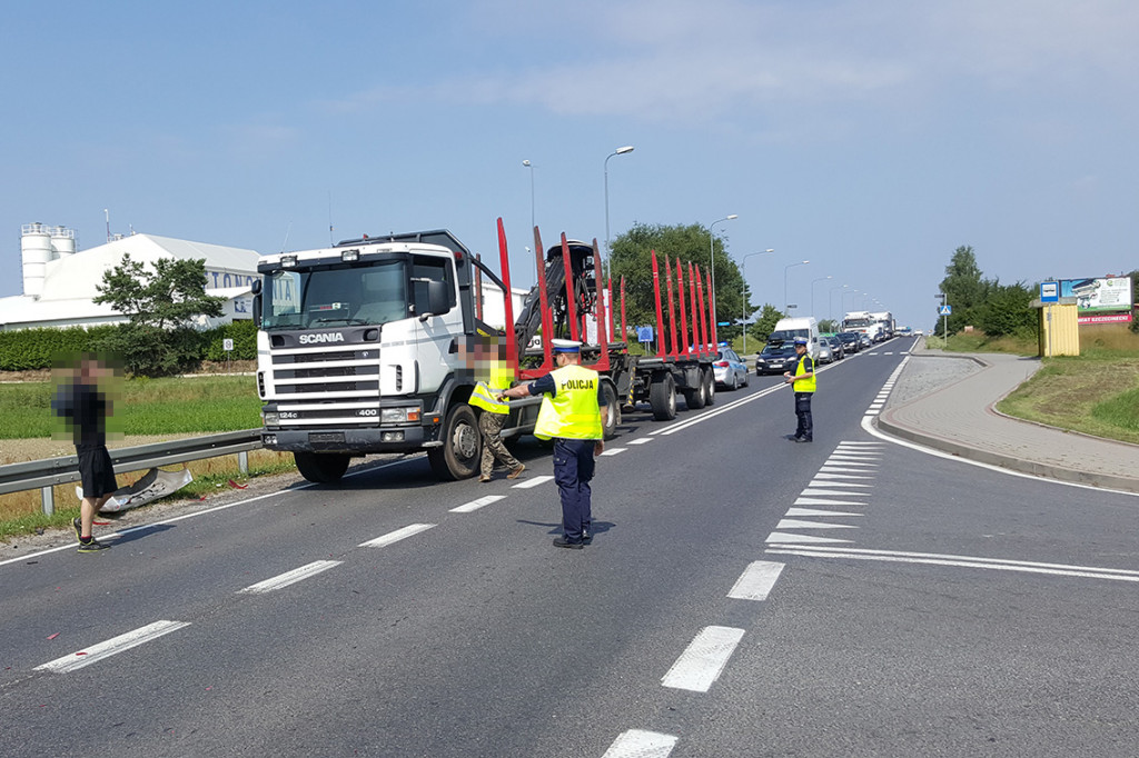 Ciężarówka wjechał w tył osobówki