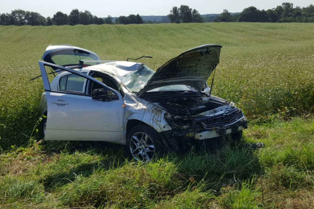 Wypadek pod Sitnem. Stracił panowanie nad pojazdem i dachował