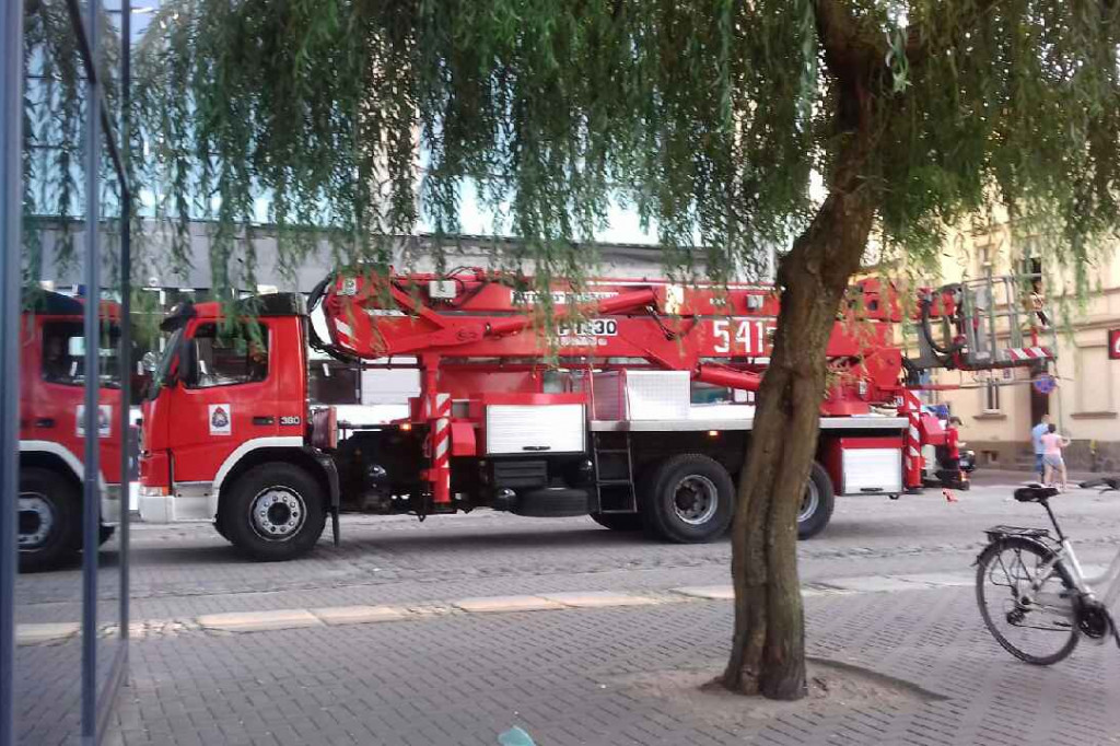 Alarm pożarowy w Arii postawił strażaków na nogi /fot. J. Łosek