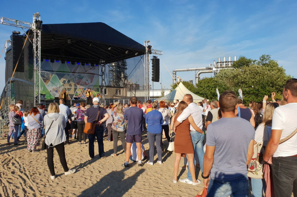 Koncerty, plaża, zabawy dla dzieci - impreza w Kronospanie z okazji uruchomienia UTWS