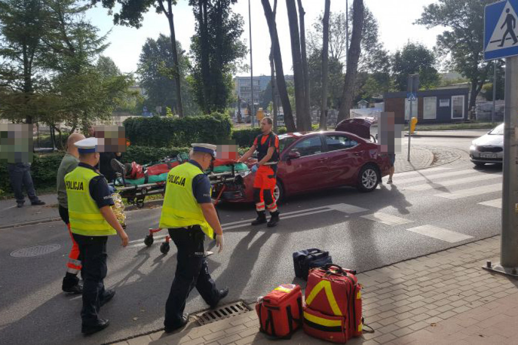 Wypadek na ul. 1 Maja. Uciekając przed psem wpadł pod samochód