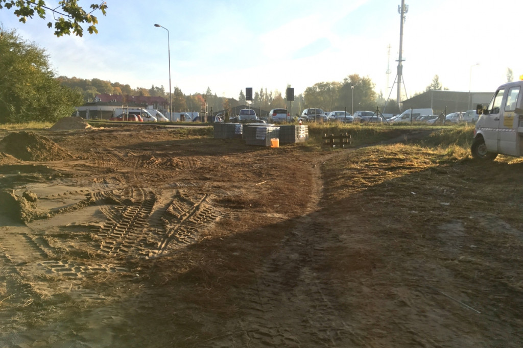 Z Wyszyńskiego na rynek nowym chodnikiem