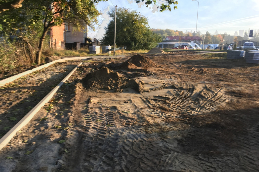 Z Wyszyńskiego na rynek nowym chodnikiem