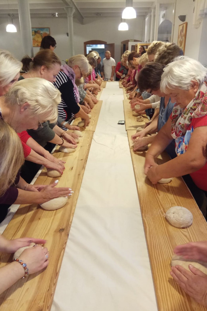 Klub Na Obcasach - Wypiek chałek - Juchowo EkoFarm