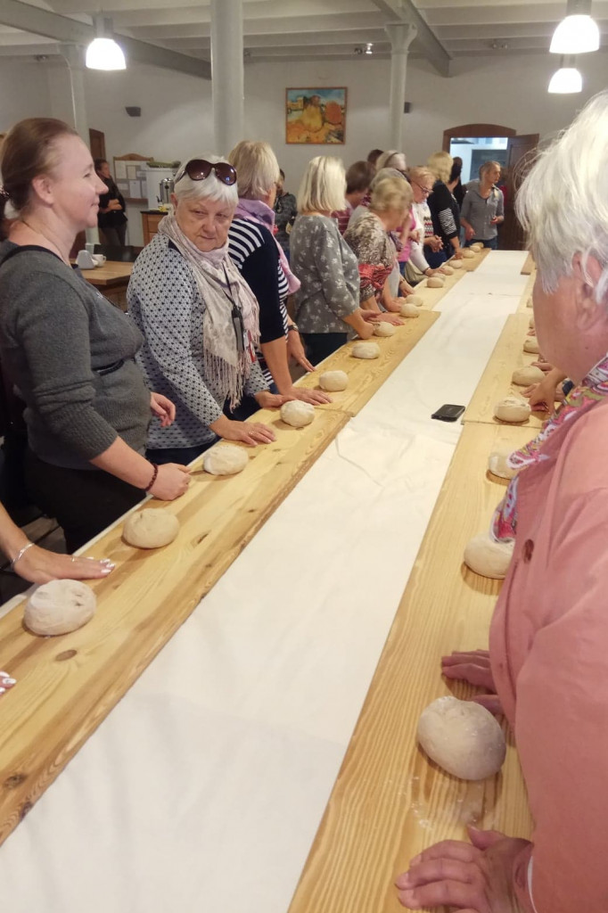 Klub Na Obcasach - Wypiek chałek - Juchowo EkoFarm