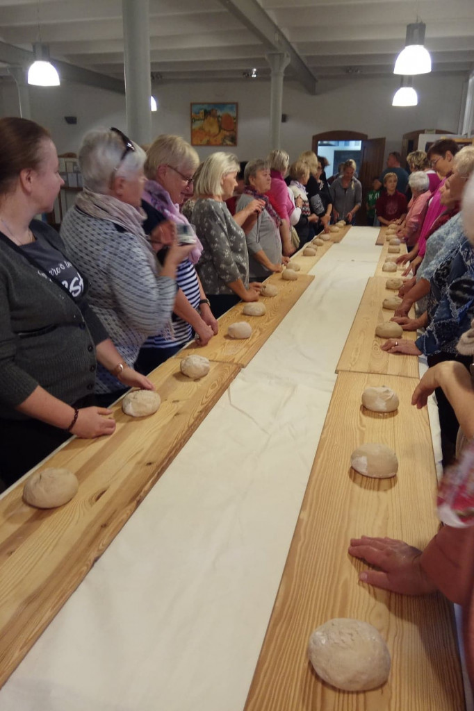 Klub Na Obcasach - Wypiek chałek - Juchowo EkoFarm