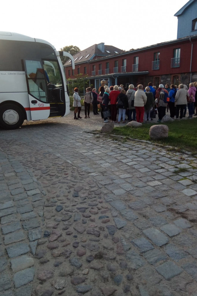 Klub Na Obcasach - Wypiek chałek - Juchowo EkoFarm