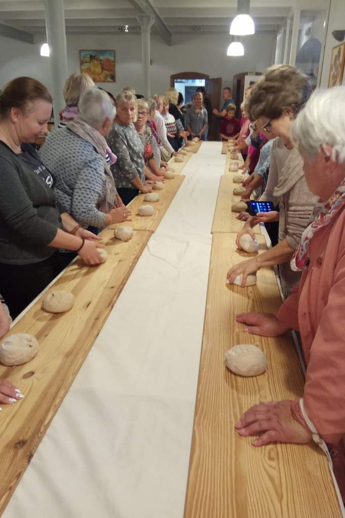 Klub Na Obcasach - Wypiek chałek - Juchowo EkoFarm