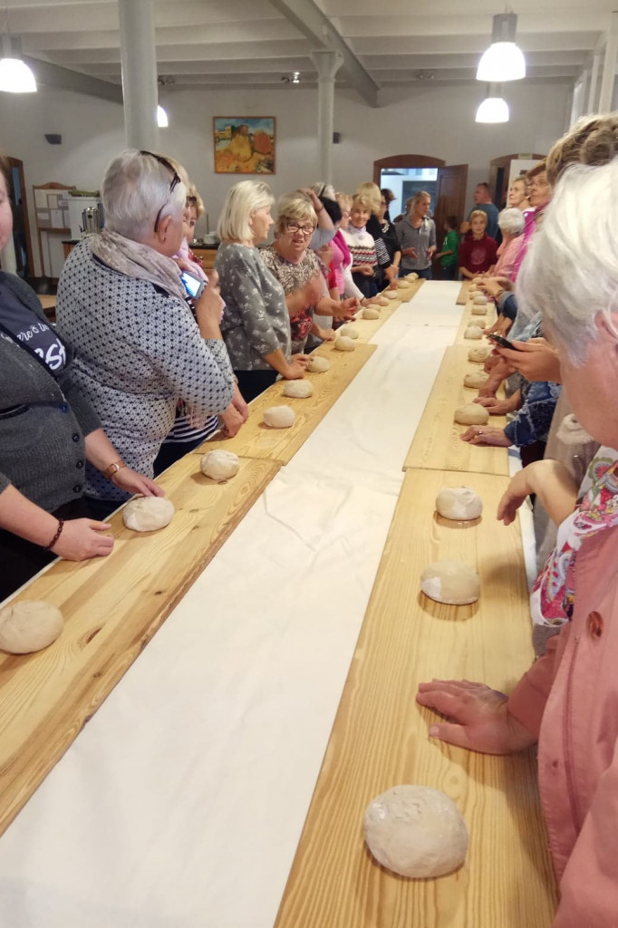 Klub Na Obcasach - Wypiek chałek - Juchowo EkoFarm