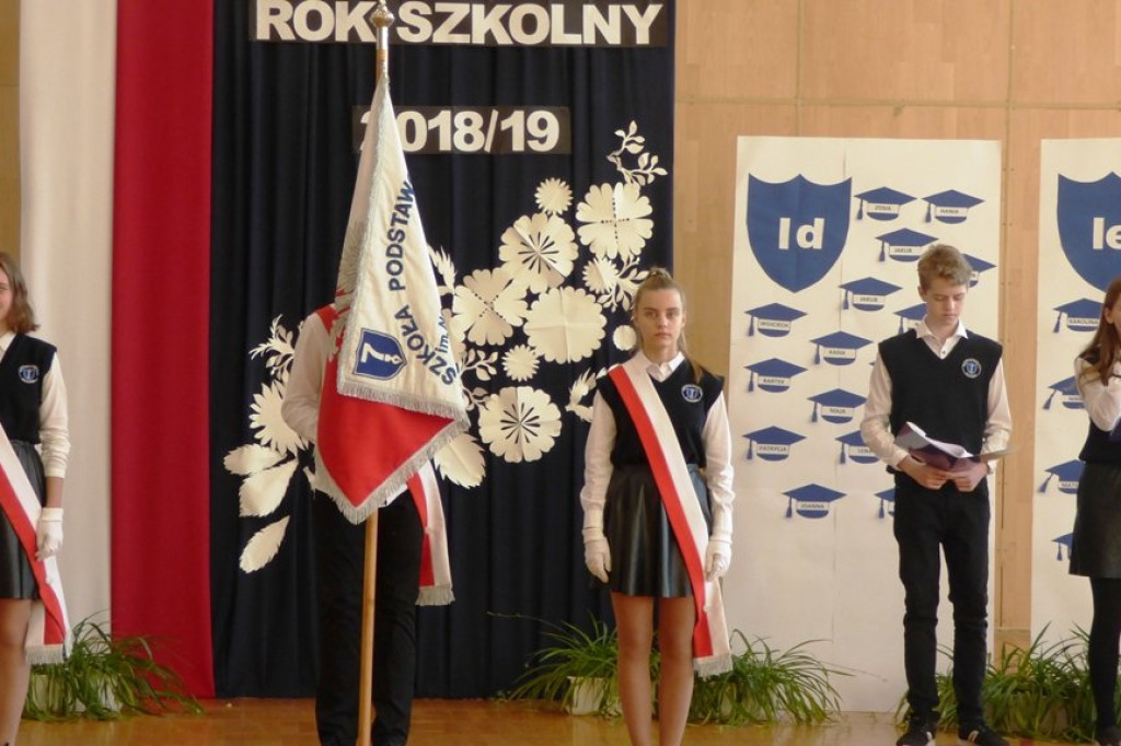 Uroczystość ślubowania klas I w Szkole Podstawowej nr 7 im. Noblistów Polskich w Szczecinku.