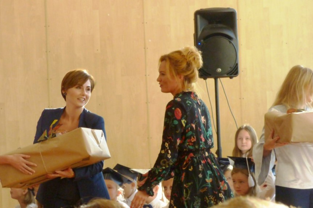 Uroczystość ślubowania klas I w Szkole Podstawowej nr 7 im. Noblistów Polskich w Szczecinku.