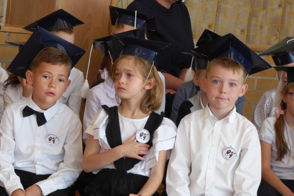 Uroczystość ślubowania klas I w Szkole Podstawowej nr 7 im. Noblistów Polskich w Szczecinku.