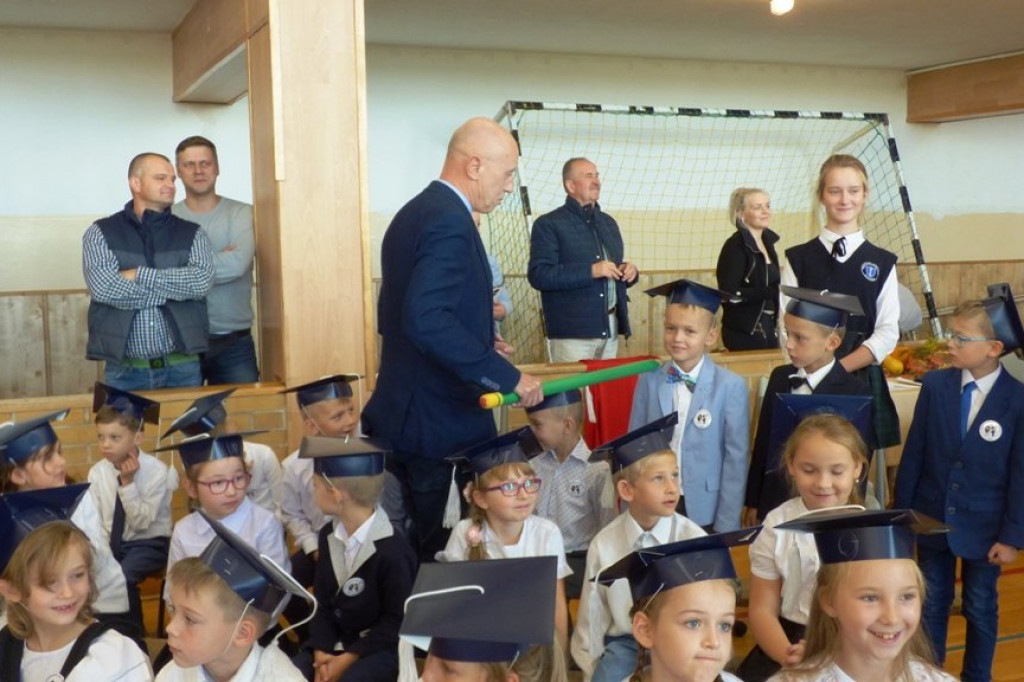 Uroczystość ślubowania klas I w Szkole Podstawowej nr 7 im. Noblistów Polskich w Szczecinku.