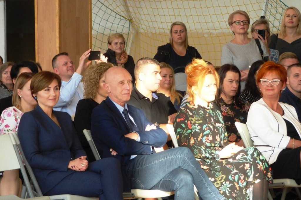 Uroczystość ślubowania klas I w Szkole Podstawowej nr 7 im. Noblistów Polskich w Szczecinku.