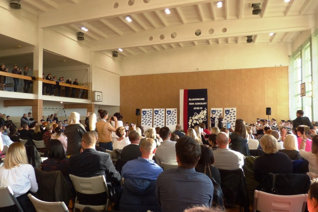 Uroczystość ślubowania klas I w Szkole Podstawowej nr 7 im. Noblistów Polskich w Szczecinku.