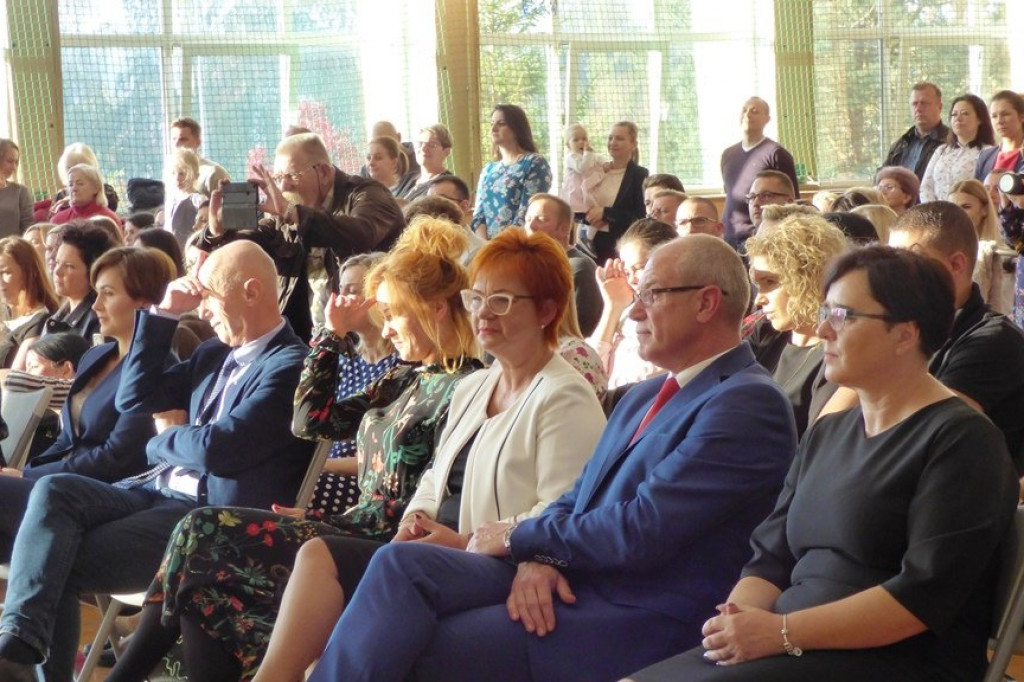 Uroczystość ślubowania klas I w Szkole Podstawowej nr 7 im. Noblistów Polskich w Szczecinku.