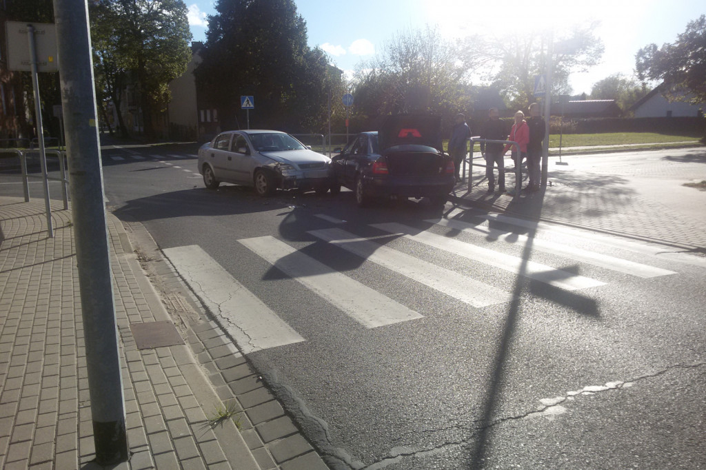 Zderzenie 3 aut Opel Volkswagen Audi ul. Zielona i 1-go Maja